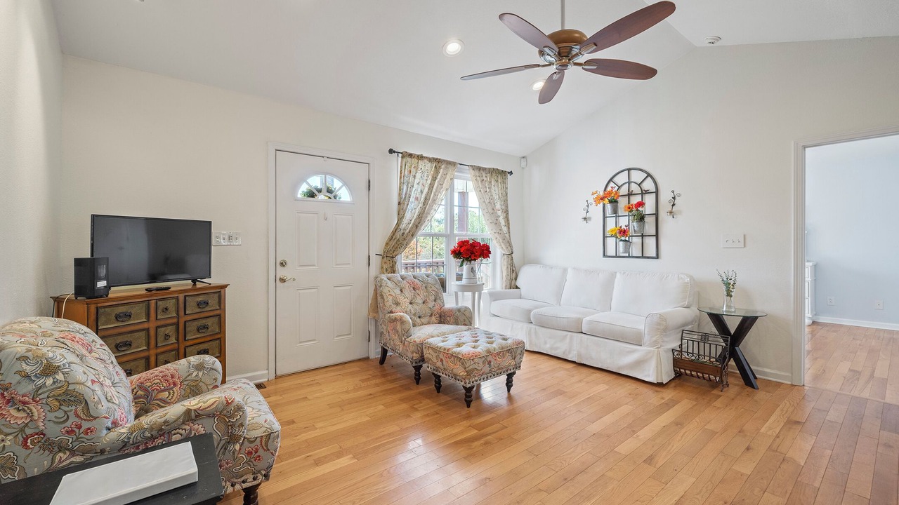Photo of Livingroom in Morganton