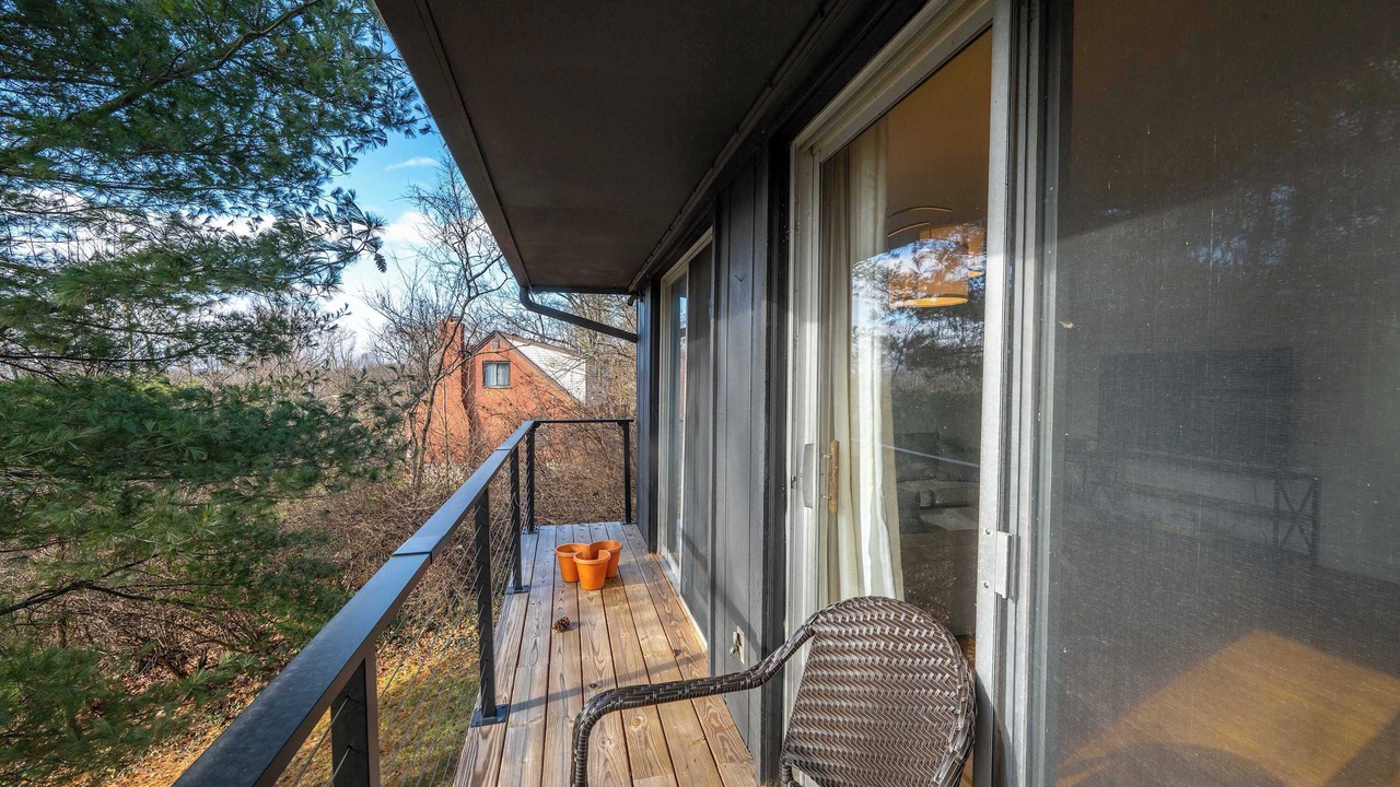 Photo of Patio Balcony in Roselawn Finance