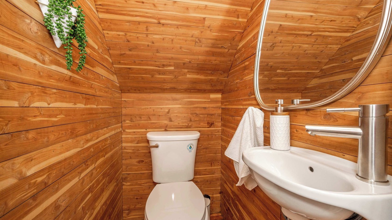 Photo of Bathroom in Roselawn Finance