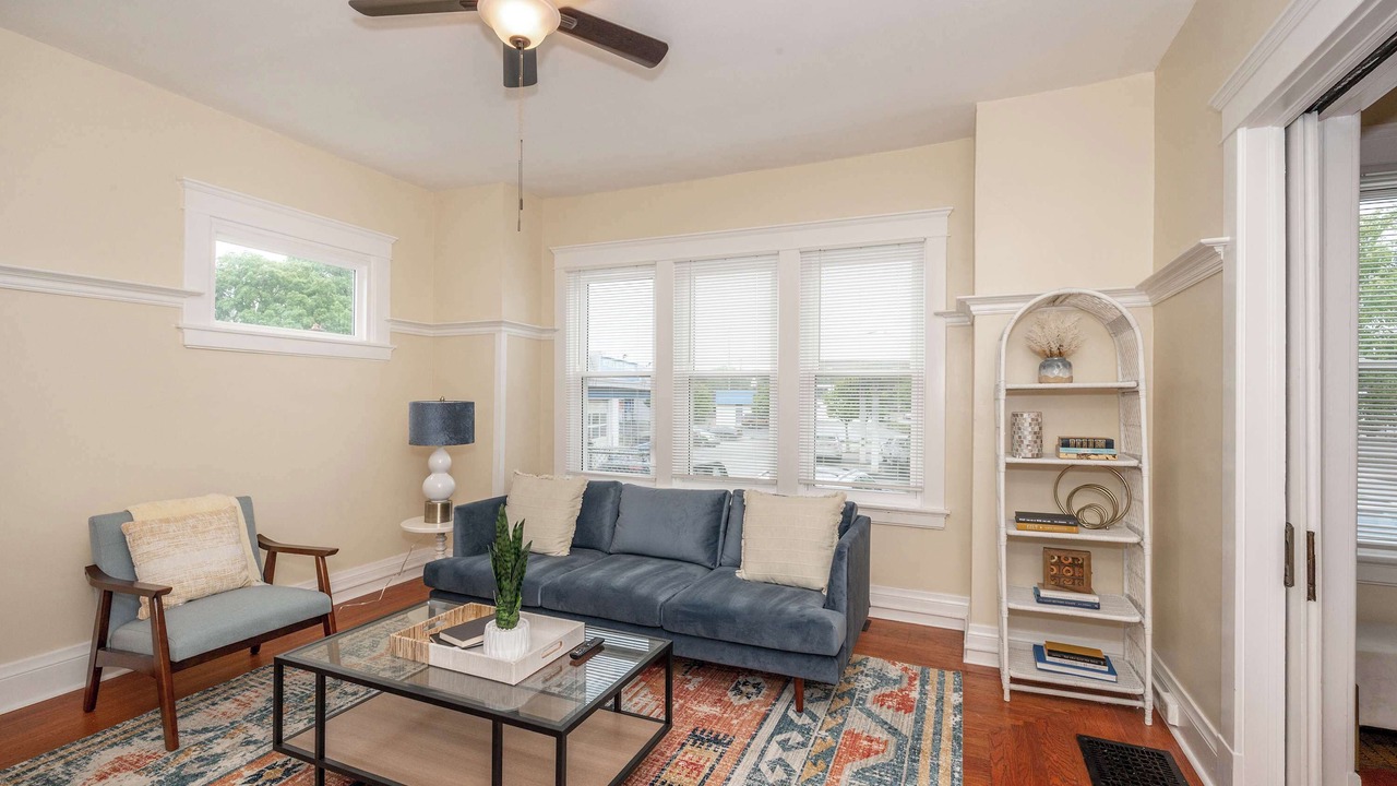 Photo of Bedroom in Roselawn Finance