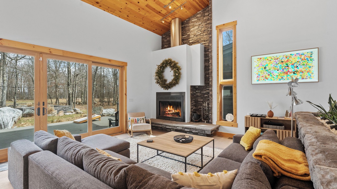 Photo of Livingroom in McHenry