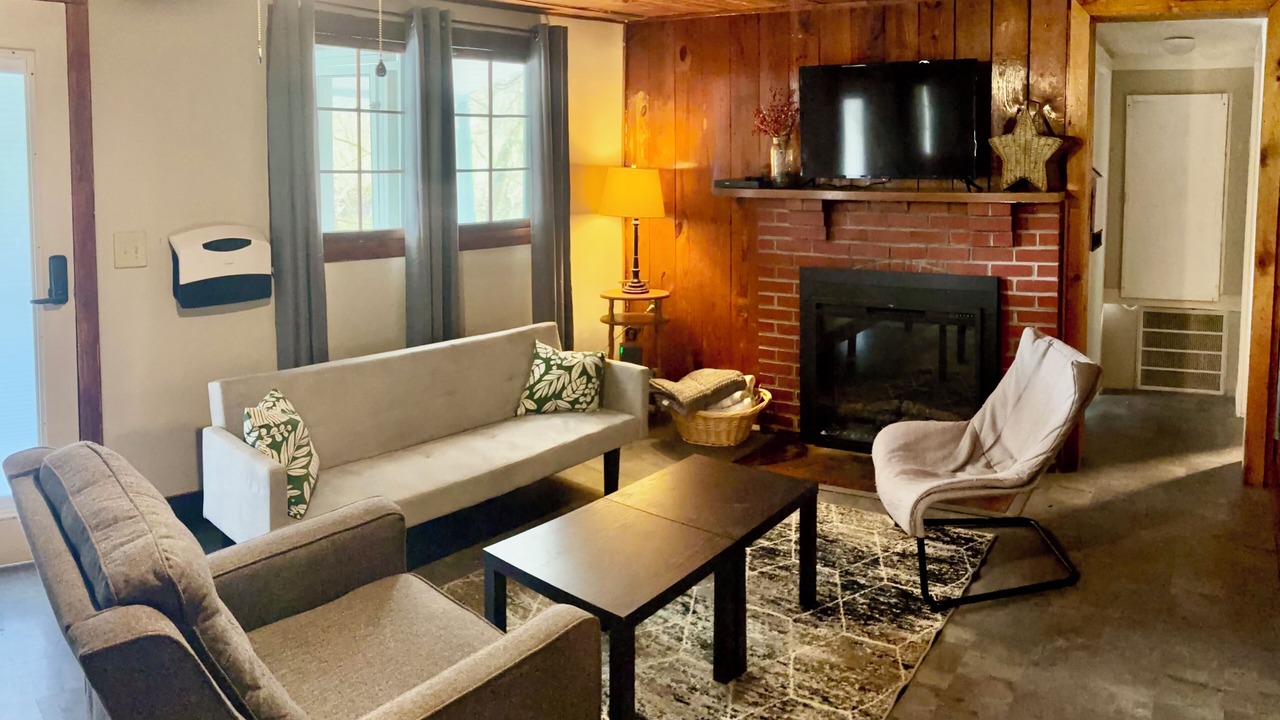 Photo of Livingroom in Lynn Garden