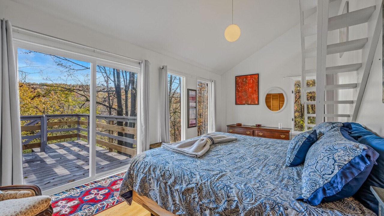 Photo of Bedroom in Berkeley Springs