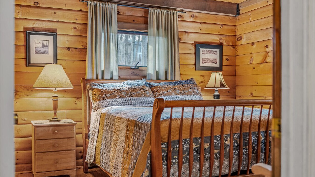 Photo of Bedroom in Berkeley Springs