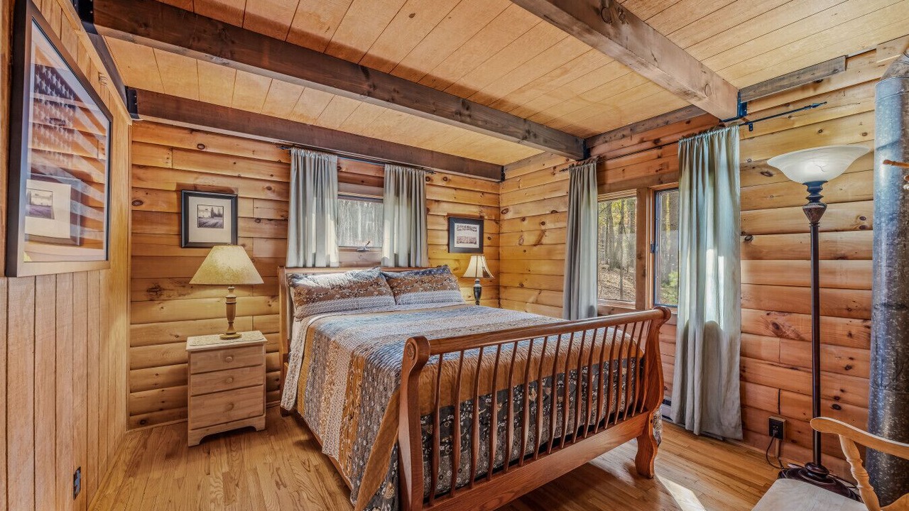Photo of Bedroom in Berkeley Springs