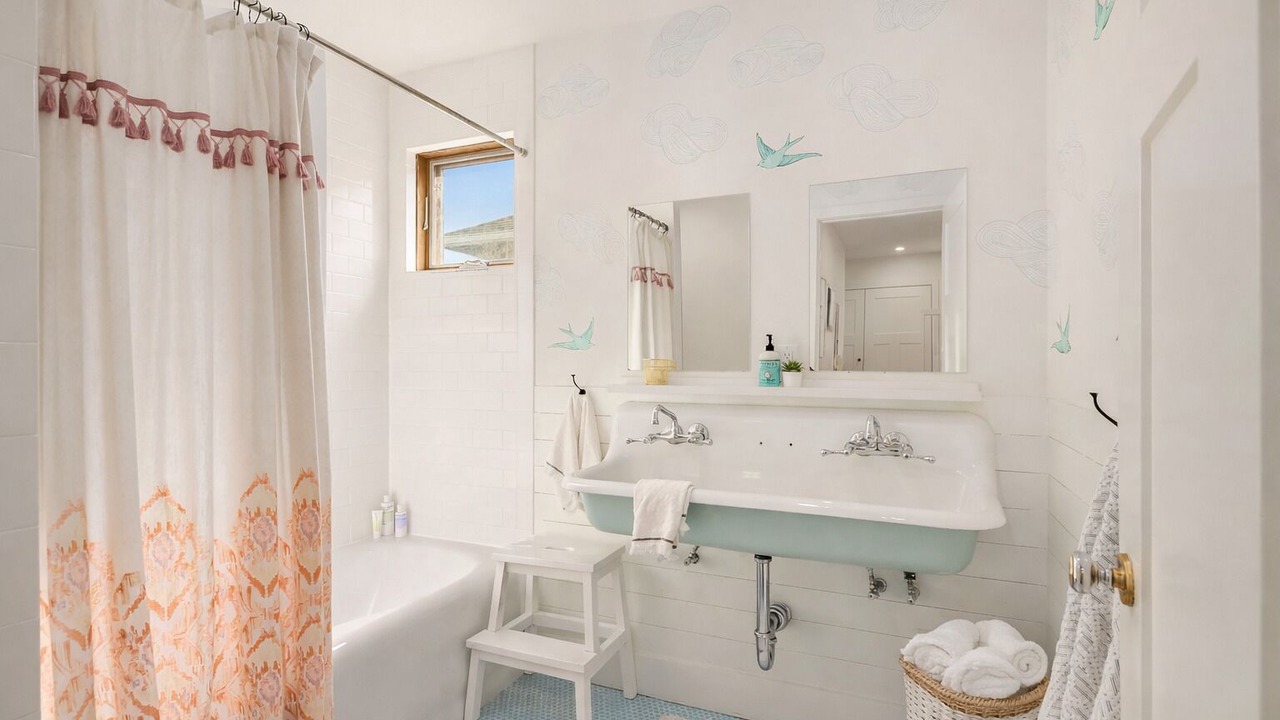 Photo of Bathroom in Queen Anne