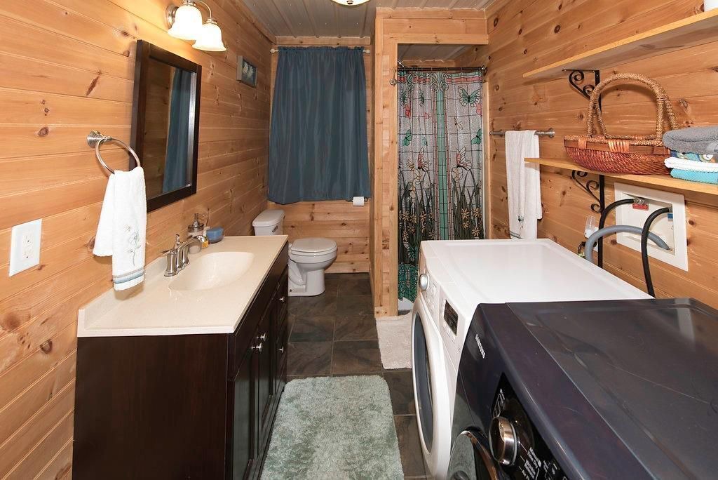 Photo of Bathroom in Pine Ridge