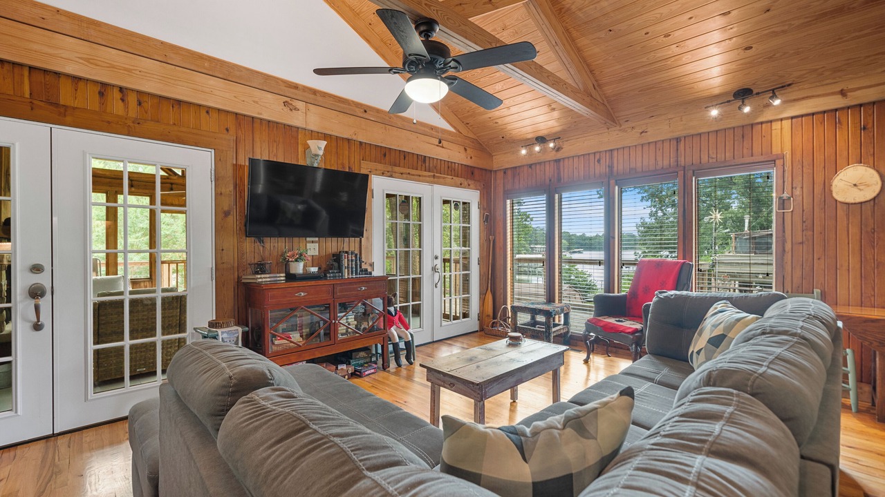 Photo of Livingroom in Mid America