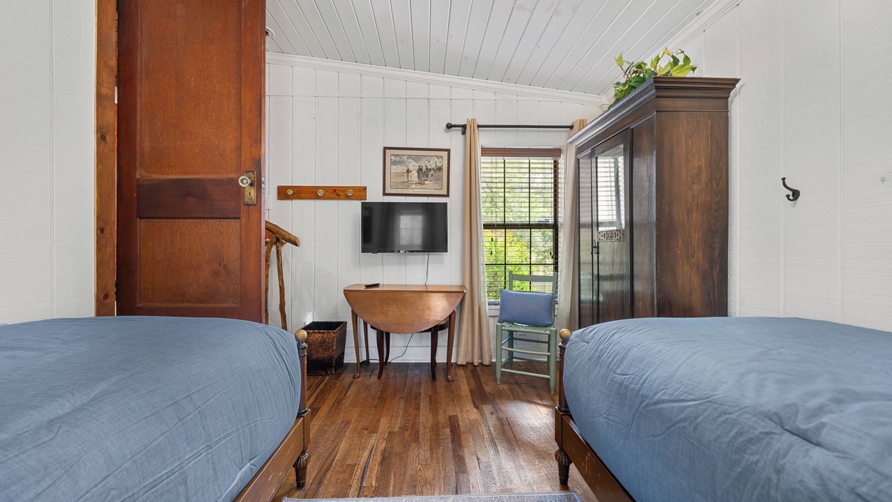 Photo of Bedroom in Mid America