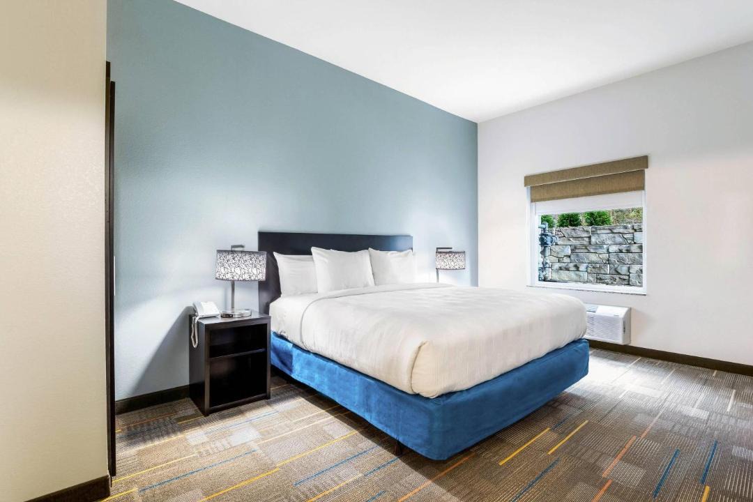 Photo of Bedroom in Scott Depot