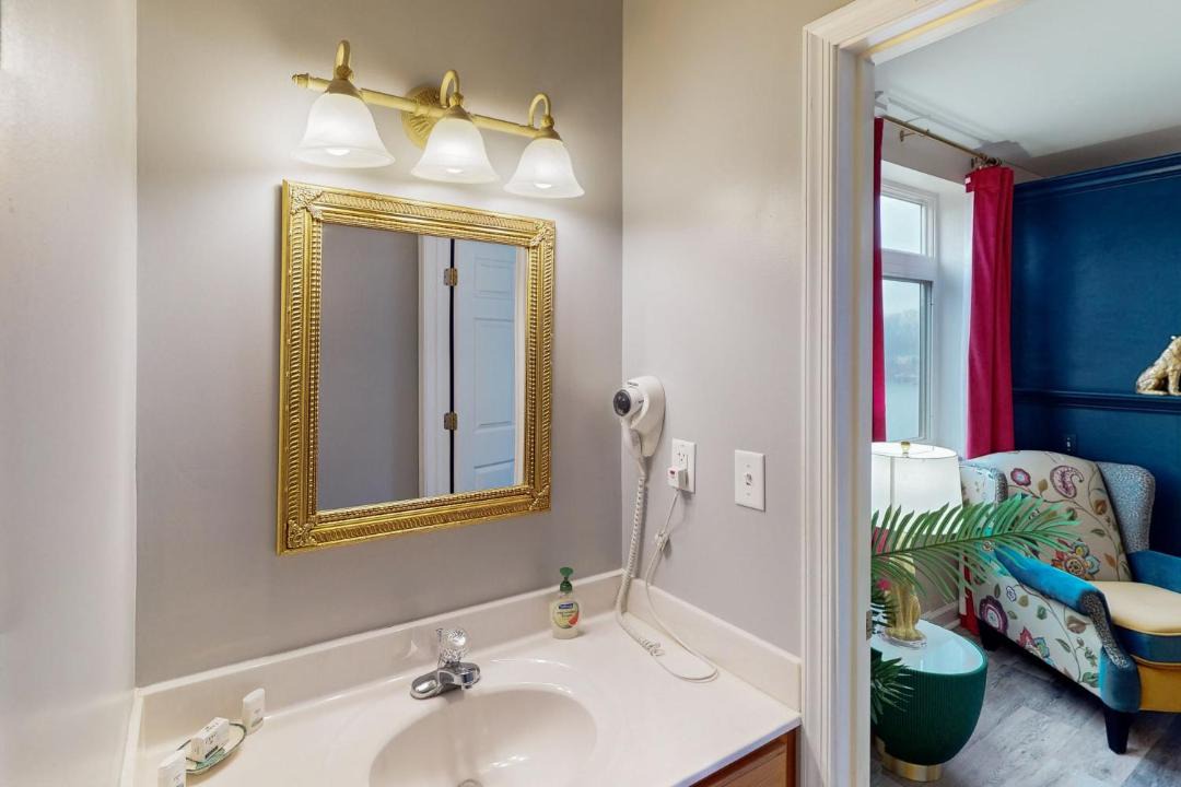 Photo of Bathroom in Huddleston