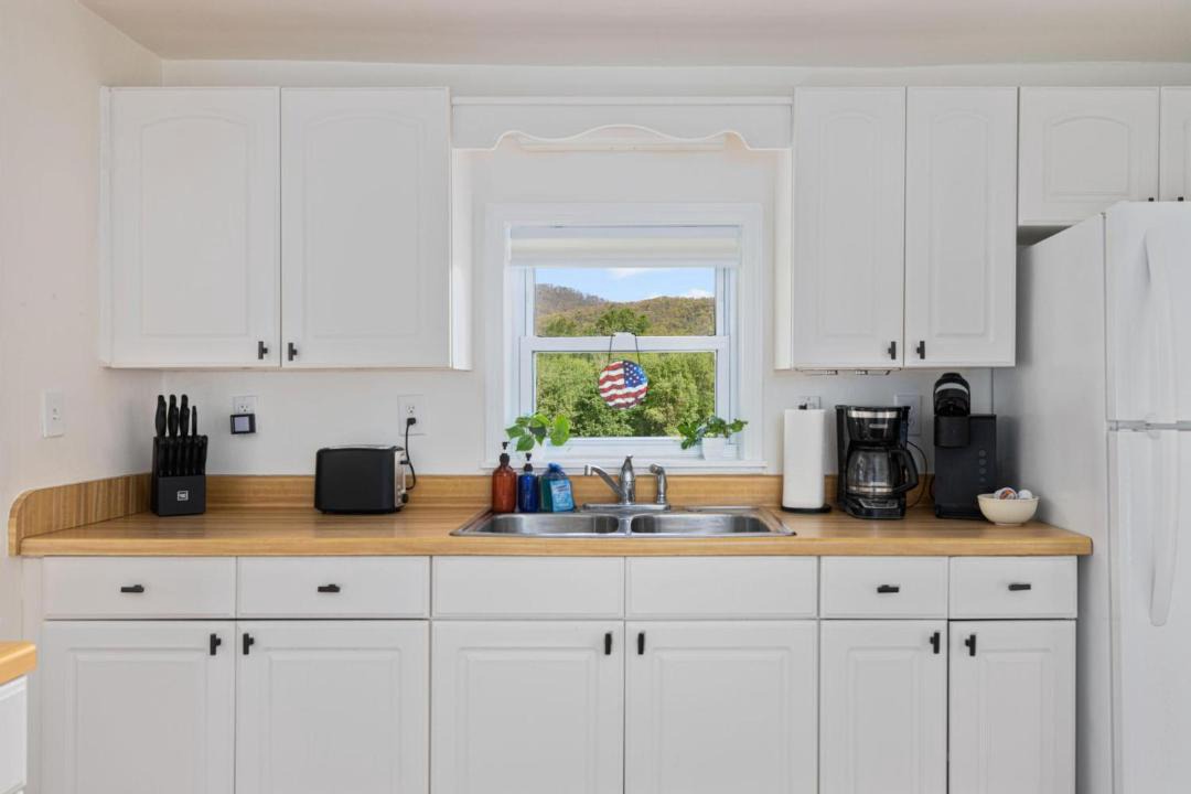 Photo of Kitchen in Roan Mountain
