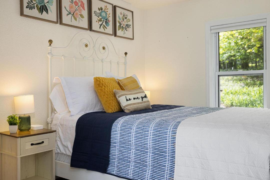 Photo of Bedroom in Roan Mountain