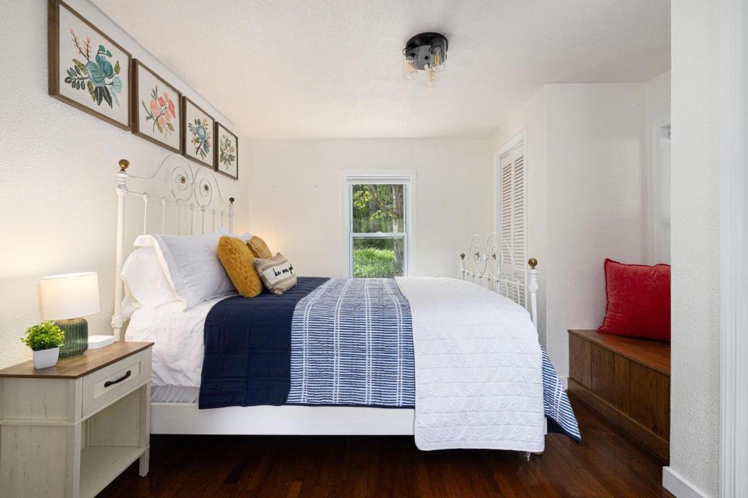 Photo of Bedroom in Roan Mountain