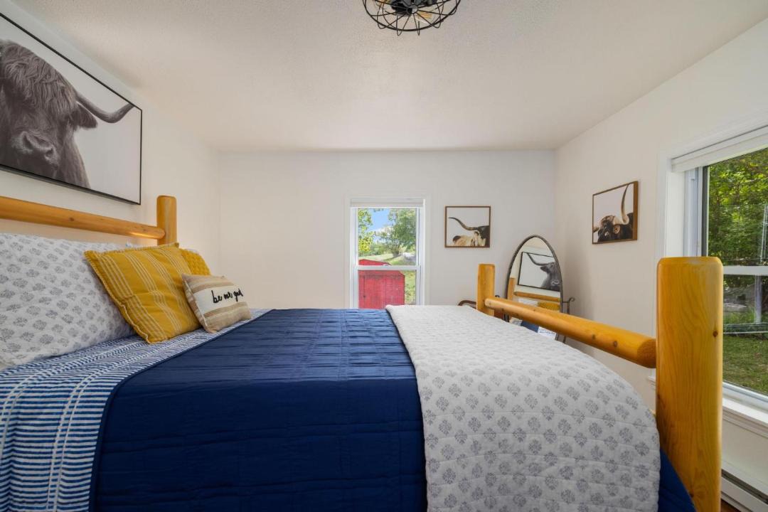 Photo of Bedroom in Roan Mountain