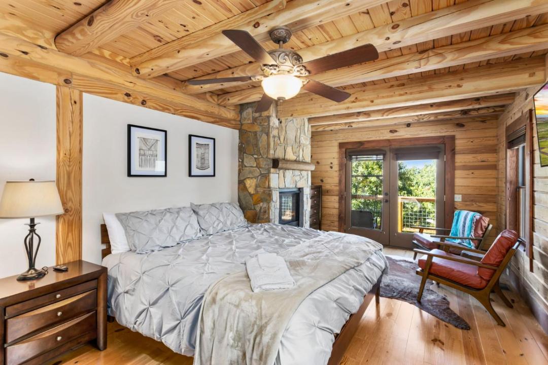 Photo of Bedroom in Lenoir