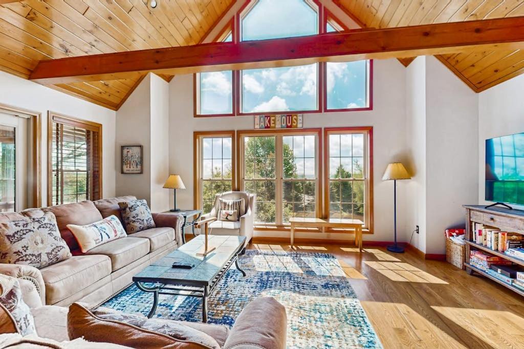 Photo of Livingroom in McHenry