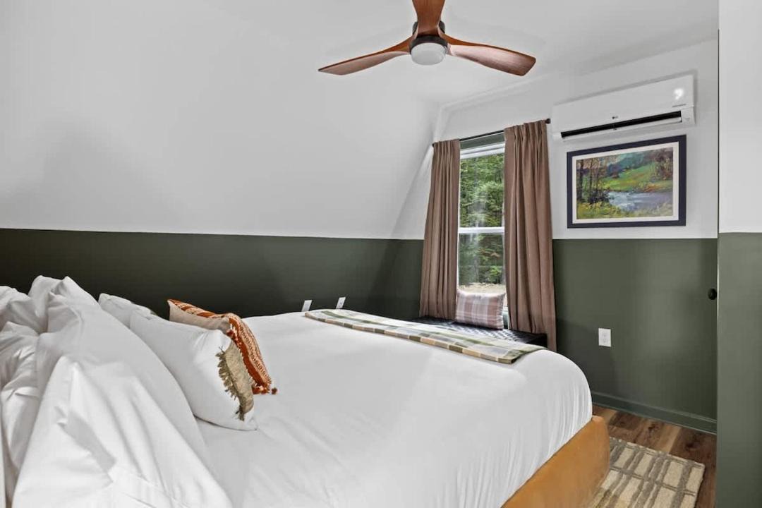 Photo of Bedroom in Berkeley Springs