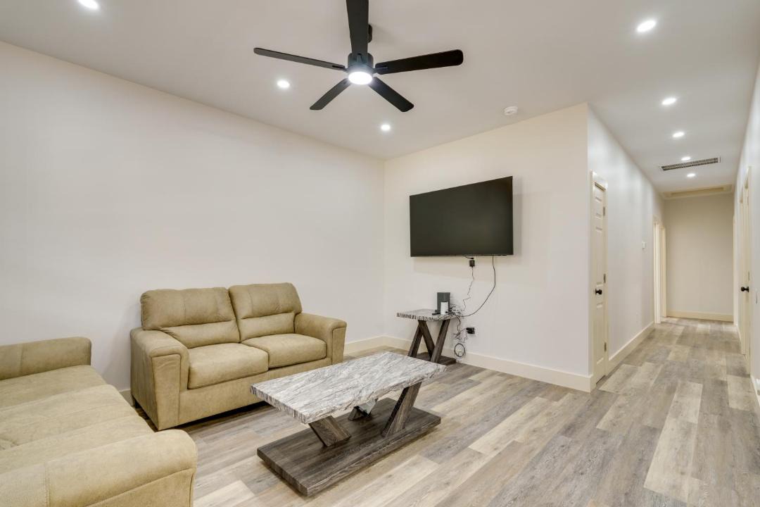 Photo of Livingroom in Banner Hill