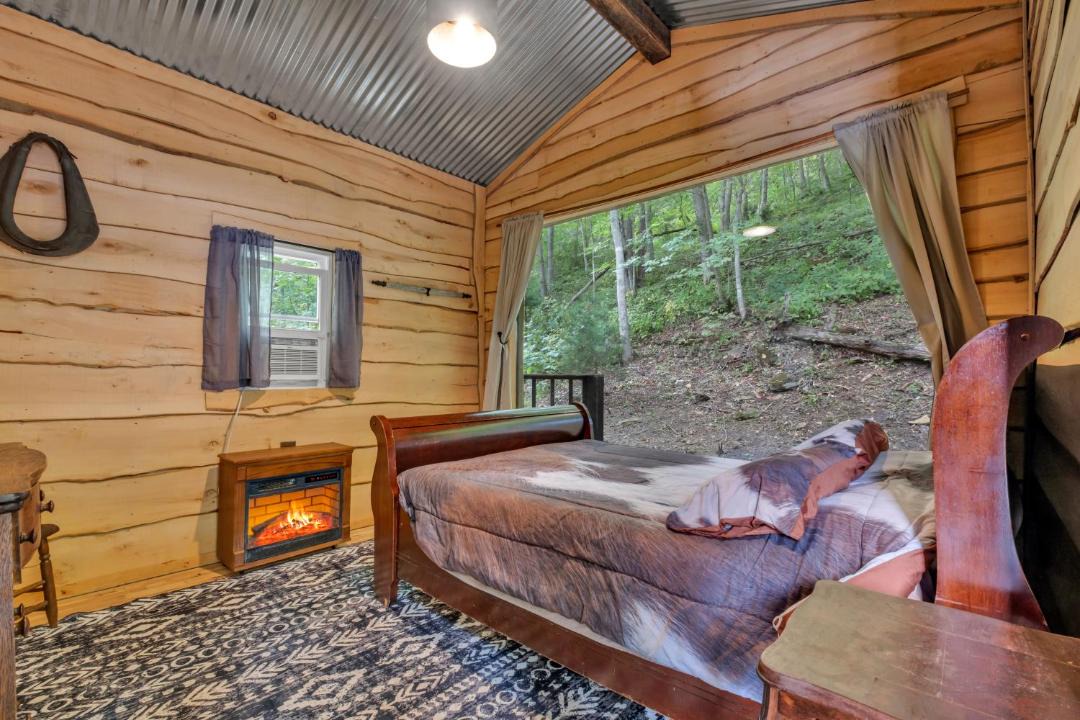 Photo of Bedroom in Lynx