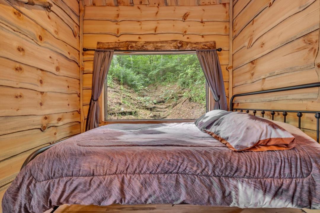 Photo of Bedroom in Lynx