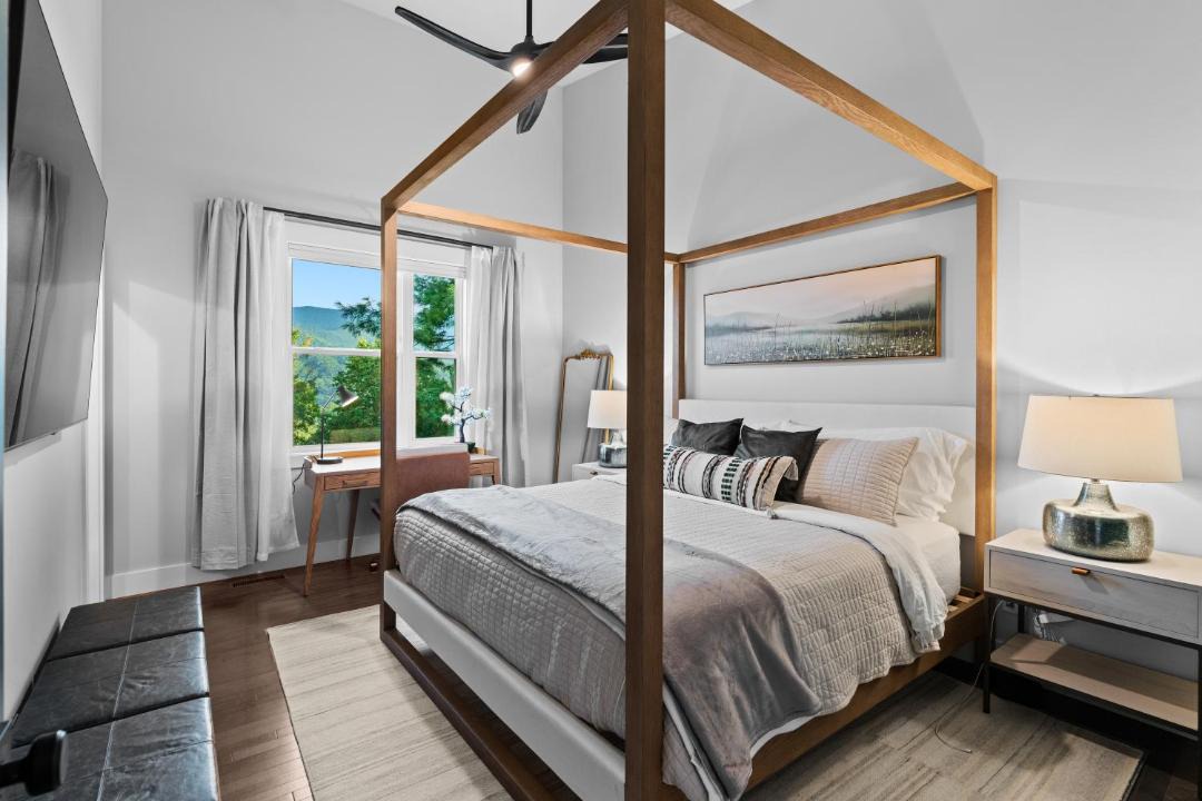 Photo of Bedroom in Swannanoa