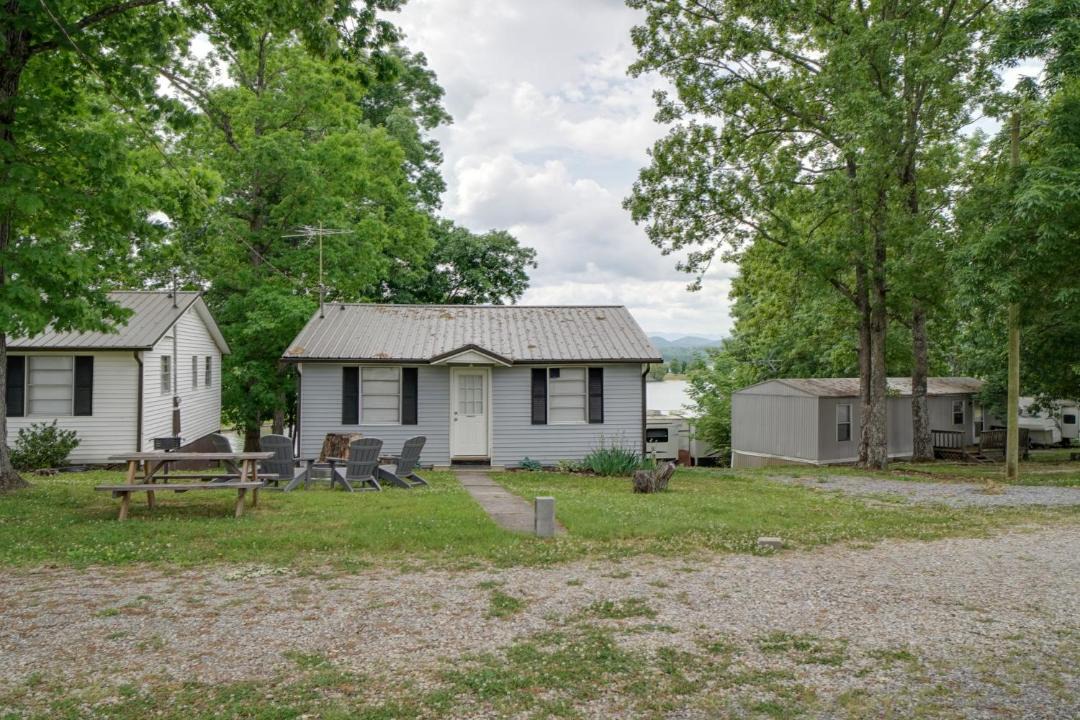 Photo of Others in Dandridge