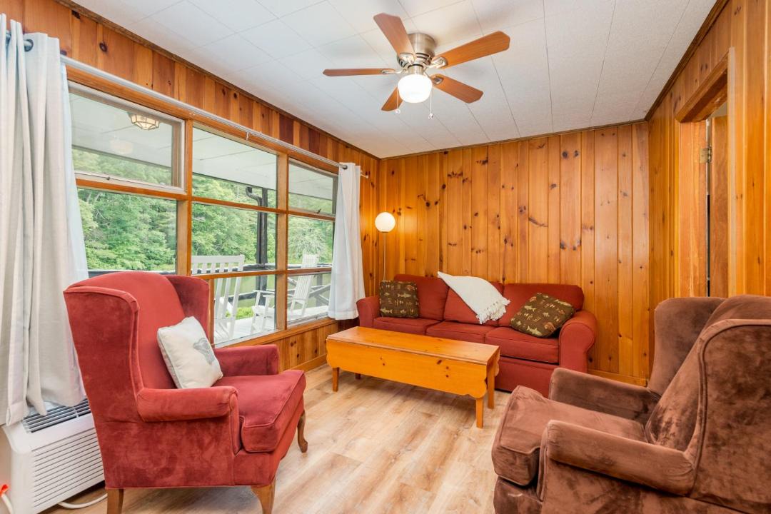 Photo of Livingroom in Flat Rock