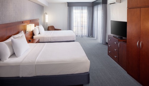 Room, Multiple Beds, Accessible Bathtub