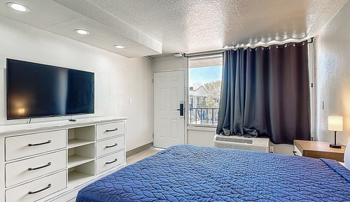 Deluxe Studio, 1 Queen Bed
