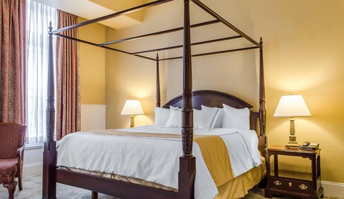 Suite, 1 King Bed with Sofa bed, Non Smoking