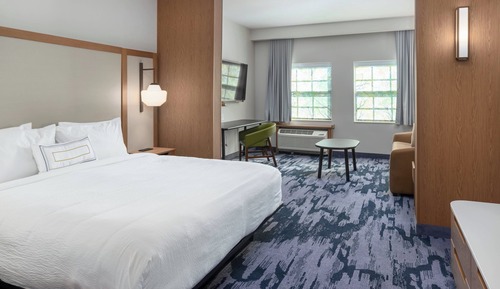 Suite, 1 King Bed with Sofa bed, Hearing Accessible (Transfer Shower)