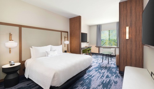 Suite, 1 King Bed, Hearing Accessible (Roll-in Shower)