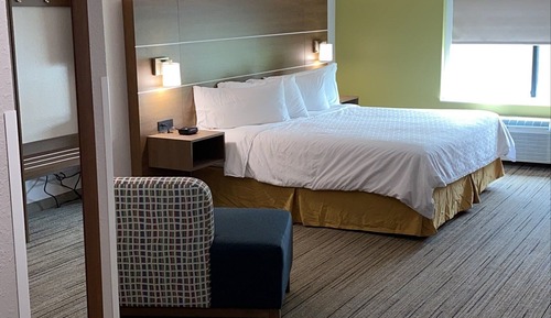 Standard Room, 1 King Bed (Extra Floor Space)