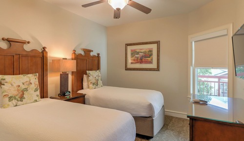 Signature 2 Bedroom - 1 King + 2 Twins
