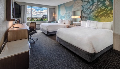 Room, 2 Queen Beds, Hearing Accessible (Roll-in Shower)