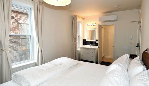 Cozy King Annex Building (Across the Street) - Rear-Facing Room