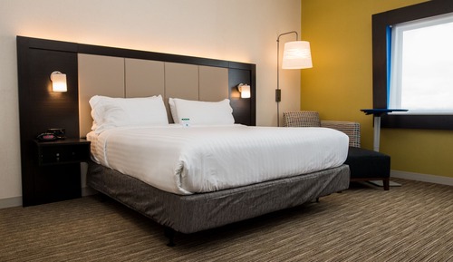 Suite, 1 King Bed, Accessible (Mobility, Accessible Tub)