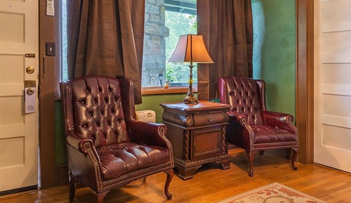 107) Biltmore Forest Room