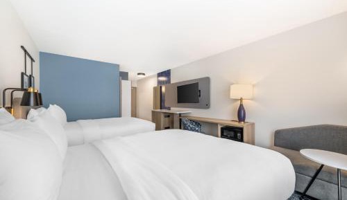 Queen Suite with Two Queen Beds - Non Smoking