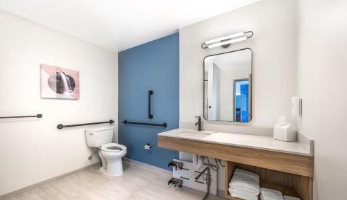 King Suite with Sofa - Disability Access/Non Smoking