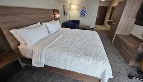 Deluxe King Room - Non-Smoking