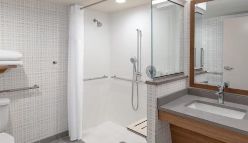 King Room - Mobility Accessible 