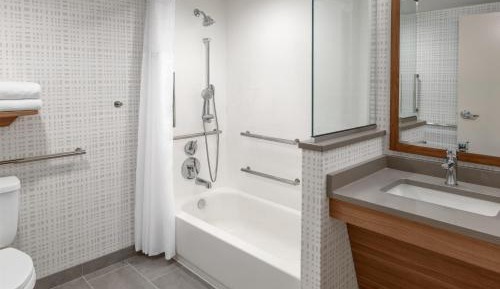 Queen Room with Two Queen Beds and Accessible Tub - Mobility Access