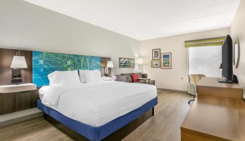 King Room with Sofa Bed and Study - Non-Smoking