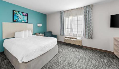 Queen Room with Roll-In Shower - Accessible/Non-Smoking