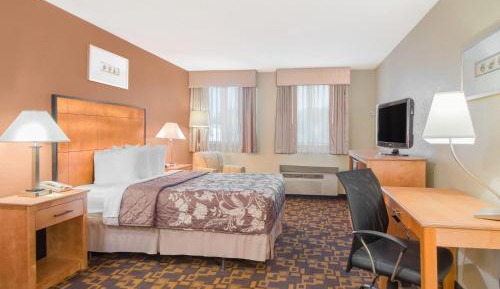 Queen Room - Disability Access - Non-Smoking