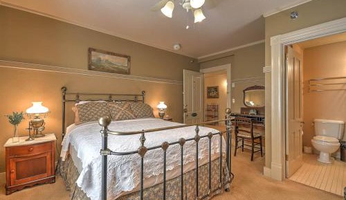 Deluxe King Suite