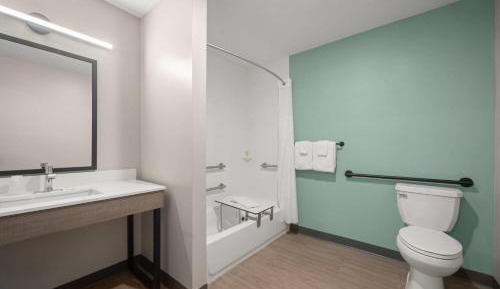 Queen Room with Two Queen Beds, Mobility Access and Bathtub with Grab Bars, Non-Smoking