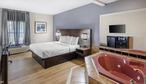 King Suite with Spa Bath - Non-Smoking